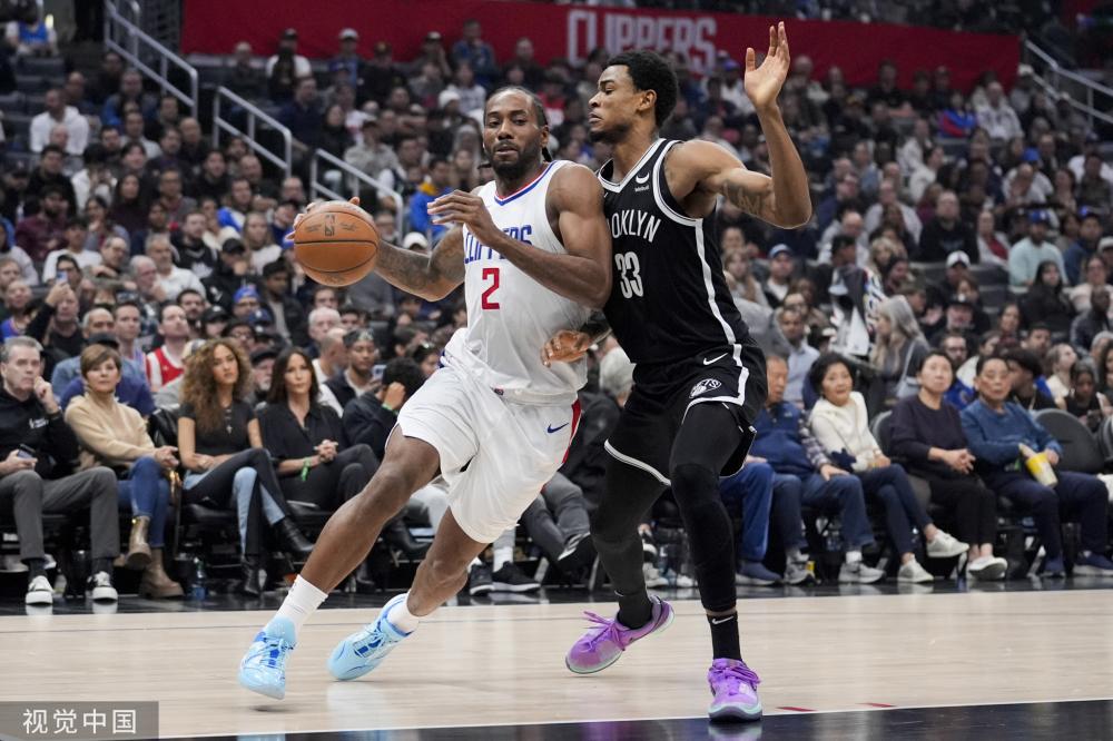 聚光灯下 聚光灯下