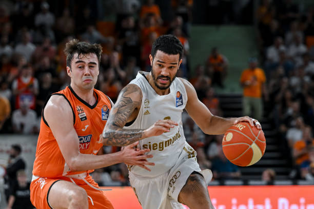 在波澜壮阔 在波澜壮阔