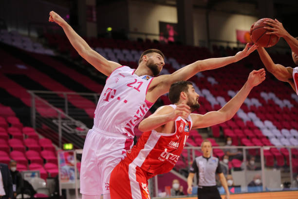 他在报道中 他在报道中